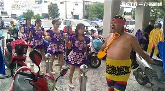 裸半身作法！超狂參選人跳牽亡歌登記