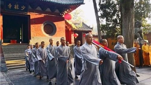 少林寺首掛五星旗！陸網友批不倫不類
