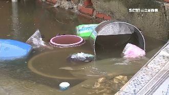 掌潭村垃圾海漂流　民怒：再不退丟蛋