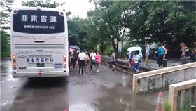 南迴鐵路枋野=加祿土石流　旅客改以公車接駁　圖／翻攝畫面