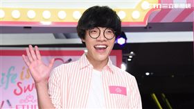 盧廣仲帥氣出席彩妝活動與粉絲互動