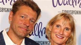 ▲卡米拉和奧特森交往約1年後結婚。（圖／翻攝自臉書）