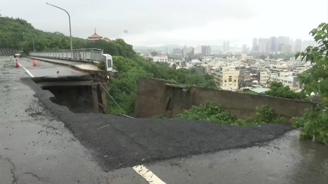 萬壽山橋路塌阻河道　居民隨時待逃命