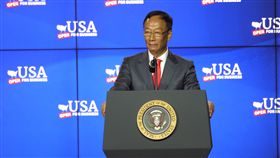 鴻海董事長郭台銘鴻海董事長郭台銘28日說，美國總統川普對企業的承諾及執行力，是他見過「最棒的領袖之一」。中央社記者鄭崇生威州拉辛郡攝  107年6月29日