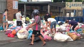 台中,大甲清潔隊,垃圾,誤丟,現金,錢,偷藏,失而復得,遺失物（圖／翻攝畫面）