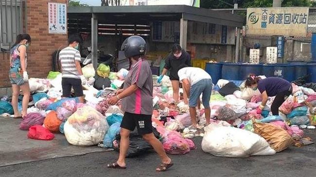 8萬誤丟垃圾車　翻遍3噸垃圾終尋回