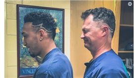 ▲狄亞茲與總教練。（圖／取自水手隊推特）