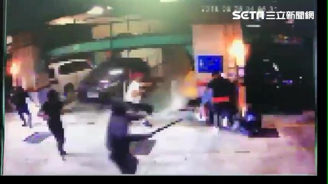 酒店口角引殺機　男遭惡煞尾隨狂砍