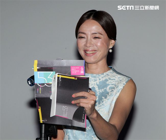 柯淑勤公布戲劇節目男主角獎入圍名單。（記者邱榮吉/攝影）