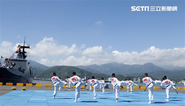 海軍陸戰隊莒拳道隊深藏不露各個都是武功高手。（記者邱榮吉/攝影）