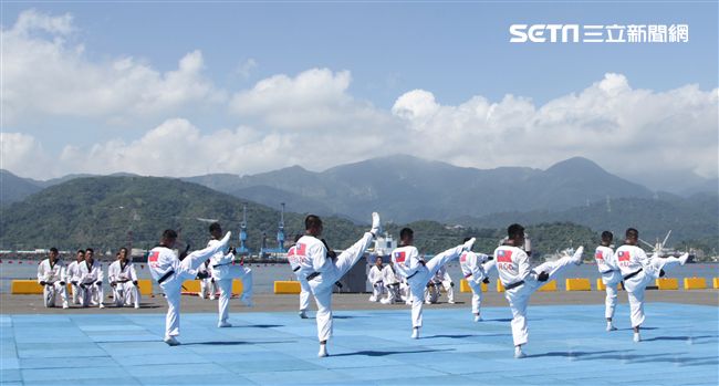 海軍陸戰隊莒拳道隊深藏不露各個都是武功高手。（記者邱榮吉/攝影）