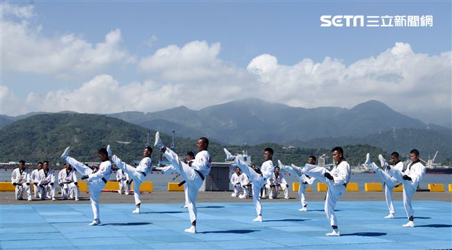 海軍陸戰隊莒拳道隊深藏不露各個都是武功高手。（記者邱榮吉/攝影）