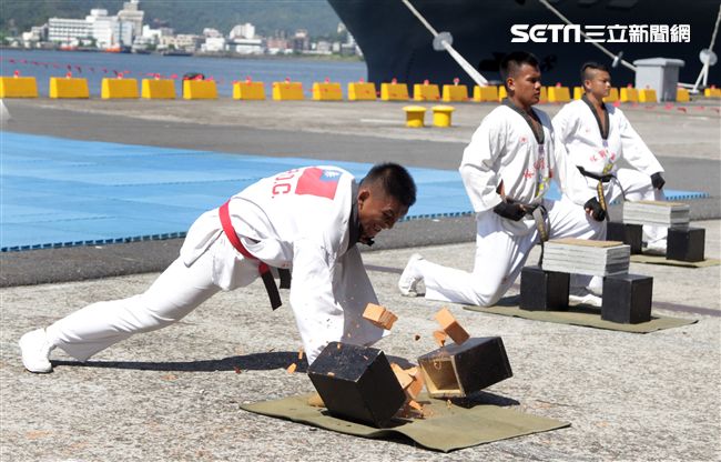 海軍陸戰隊莒拳道隊深藏不露各個都是武功高手。（記者邱榮吉/攝影）