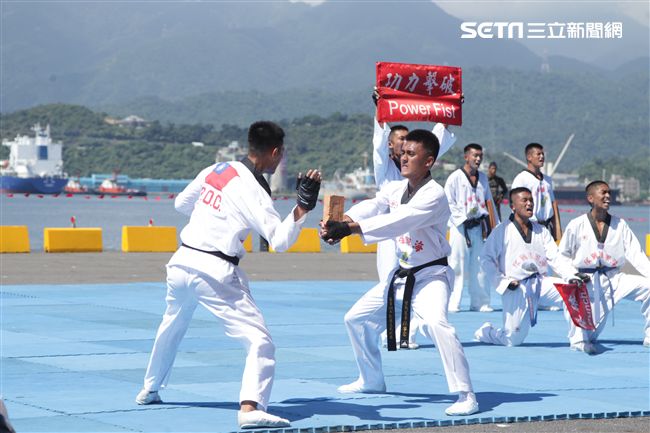 海軍陸戰隊莒拳道隊深藏不露各個都是武功高手。（記者邱榮吉/攝影）