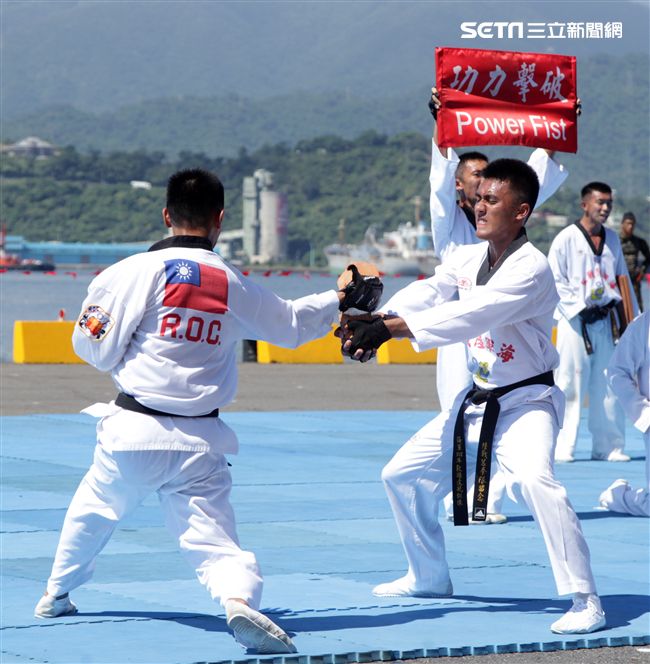 海軍陸戰隊莒拳道隊深藏不露各個都是武功高手。（記者邱榮吉/攝影）