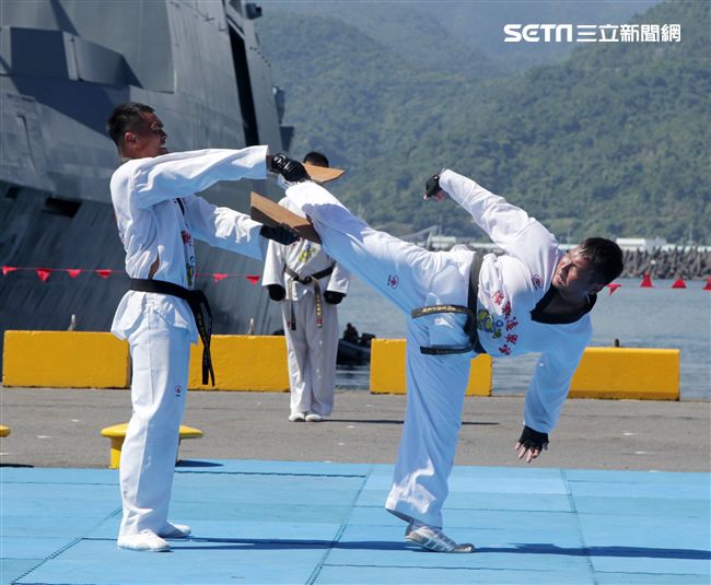 海軍陸戰隊莒拳道隊深藏不露各個都是武功高手。（記者邱榮吉/攝影）