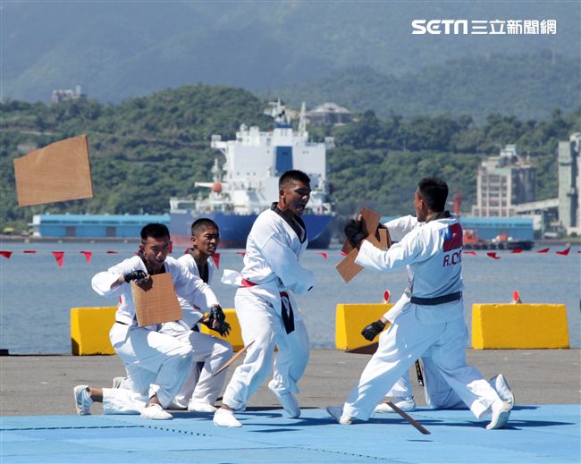 海軍陸戰隊莒拳道隊深藏不露各個都是武功高手。（記者邱榮吉/攝影）