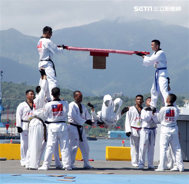 海軍陸戰隊莒拳道隊深藏不露各個都是武功高手。（記者邱榮吉/攝影）