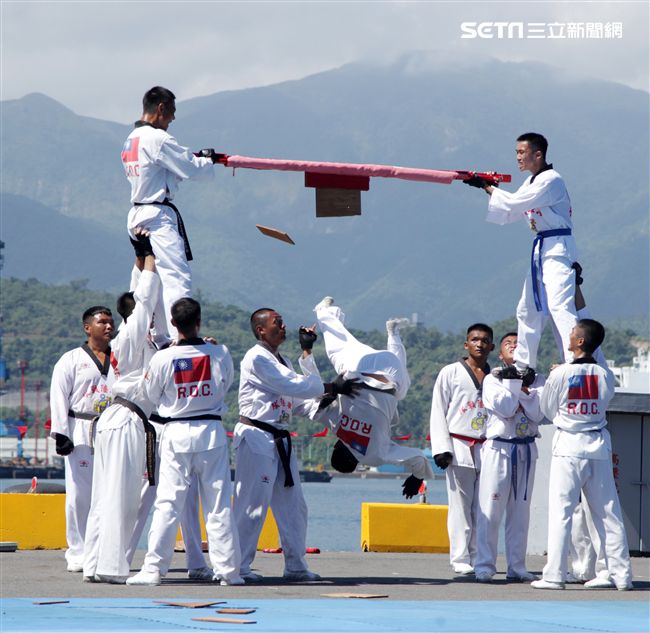 海軍陸戰隊莒拳道隊深藏不露各個都是武功高手。（記者邱榮吉/攝影）