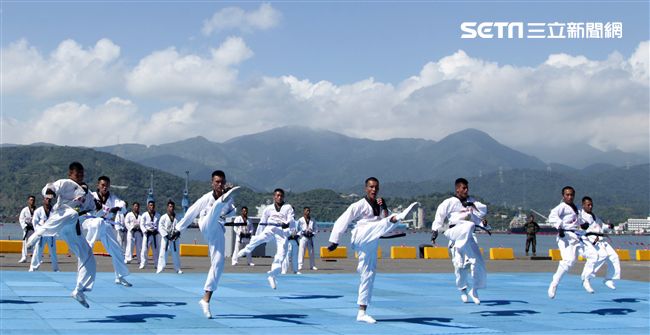 海軍陸戰隊莒拳道隊深藏不露各個都是武功高手。（記者邱榮吉/攝影）