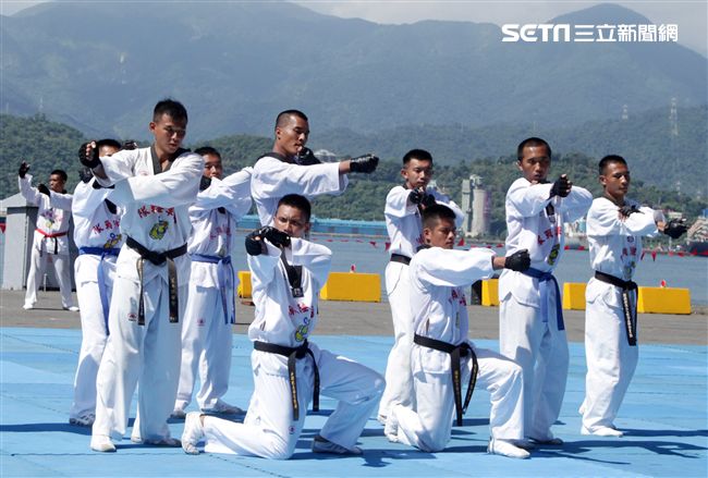 海軍陸戰隊莒拳道隊深藏不露各個都是武功高手。（記者邱榮吉/攝影）