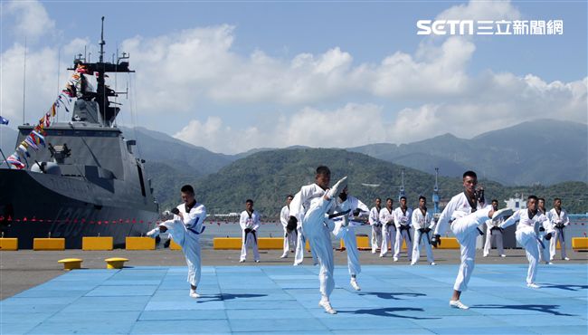 海軍陸戰隊莒拳道隊深藏不露各個都是武功高手。（記者邱榮吉/攝影）