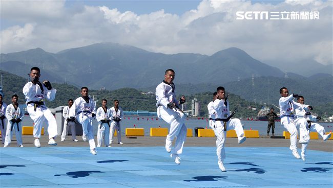 海軍陸戰隊莒拳道隊深藏不露各個都是武功高手。（記者邱榮吉/攝影）