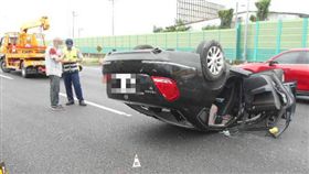 國道,台中,翻車,老翁,命危（圖／翻攝畫面）