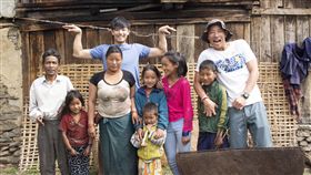 村落裡的時裝秀