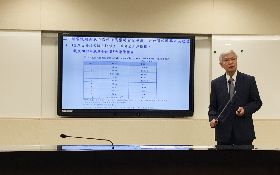 楊金龍親上火線　說明國際收支淨流出議