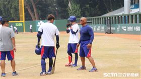 ▲亞運中華隊打擊教練克魯茲。（圖／記者蕭保祥攝影）