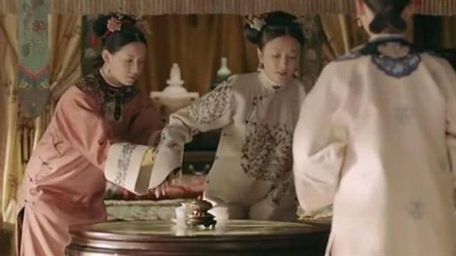 為何娘娘總是需要攙扶？　網答案超鬧