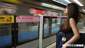 台北捷運,孕婦親子優先候車,孕媽咪,好孕貼紙,／北捷提供