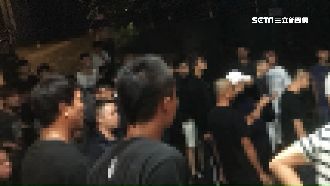 惡煞持刀圍工廠　工廠老闆撂百人助陣