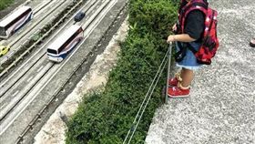 翻攝爆廢公社　小人國　女兒