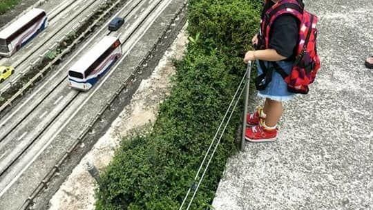 小孩站在國道山壁上？　真相其實是…