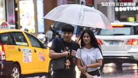 【勿用】大雨、下雨、雷雨、梅雨、午後雷陣雨、撐傘。 （圖／記者林敬旻攝）
