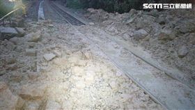 〈臺鐵簡訊〉8月30日05:00加祿=枋野間(K11 150)發生土石崩落，造成路線不通，目前預估09:00搶通，即時起請高雄、花蓮運務段於枋寮、大武間啟動公路接駁／台鐵提供
