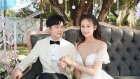 傅辛博與老婆穎兒。（翻攝自微博）