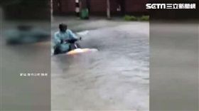 高雄gogoro涉水過淹水區
圖翻攝自爆料公社臉書