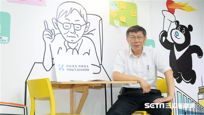 柯文哲赴選委會！正式登記參選連任