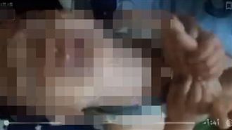 男童遭醉父掐到哭　媽顧直播不報警