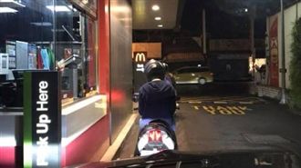 得來速只限開車族？他偷拍公審被嗆爆