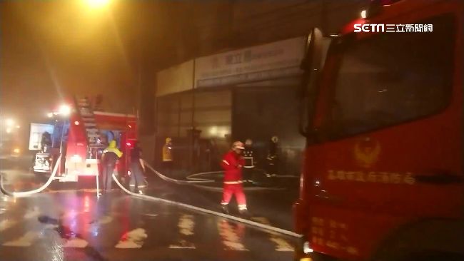 工廠火警險延燒宅　嬤哭喊：還有三人