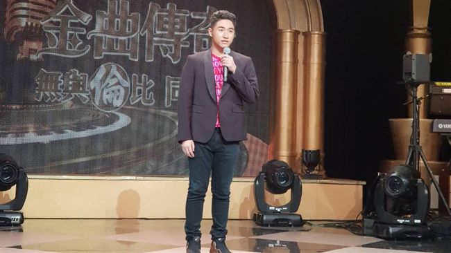 吳睿軒借錢繳50萬！自組工作室復出