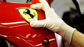 最近法拉利原廠發佈正式導入「低溫烤漆技術」，提昇塗裝品質，那什麼是低溫烤漆？低溫是有多低？（圖／車訊網）