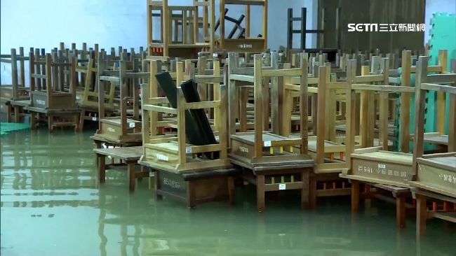 國小5教室泡水中　家長憂孩子安全