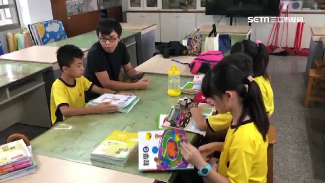 如何讓孩子開口？醫：先聊自己的趣事