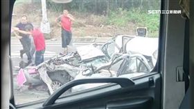 台66線連環撞 兩大車追撞夾兩車1重傷