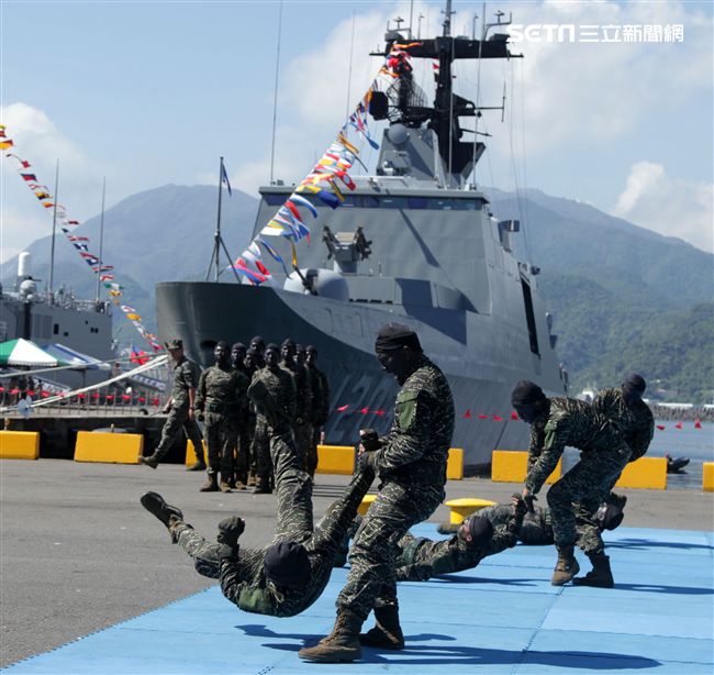 海軍陸戰隊綜合格鬥操演。（記者邱榮吉/攝影）